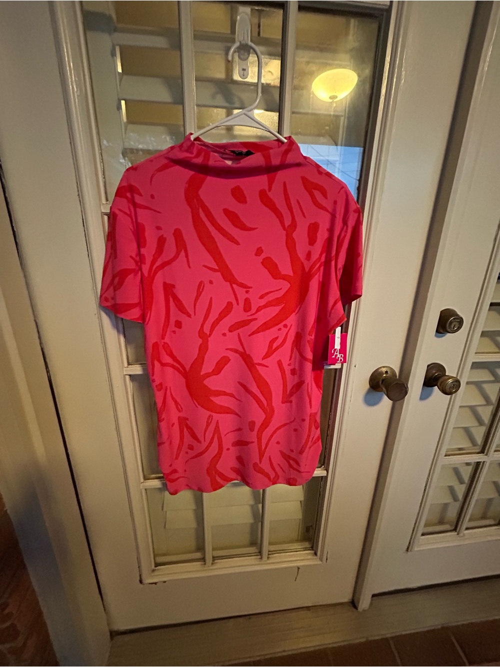 Boutique Ashley Blue Hot Pink Short Sleeve Tee with Red Abstract Print